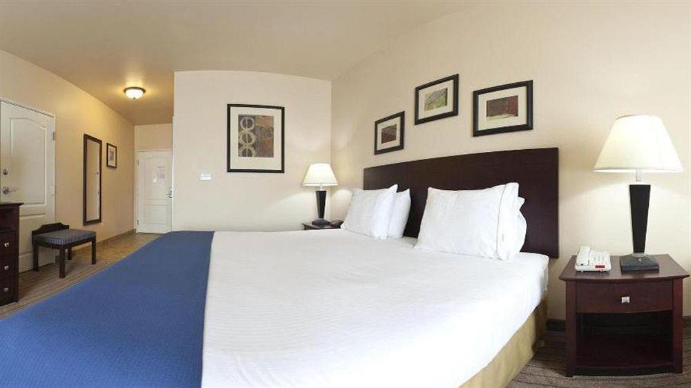 Holiday Inn Express Hotel & Suites Marshall By Ihg Exteriör bild