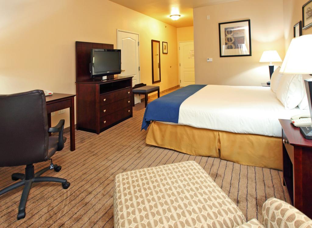 Holiday Inn Express Hotel & Suites Marshall By Ihg Rum bild