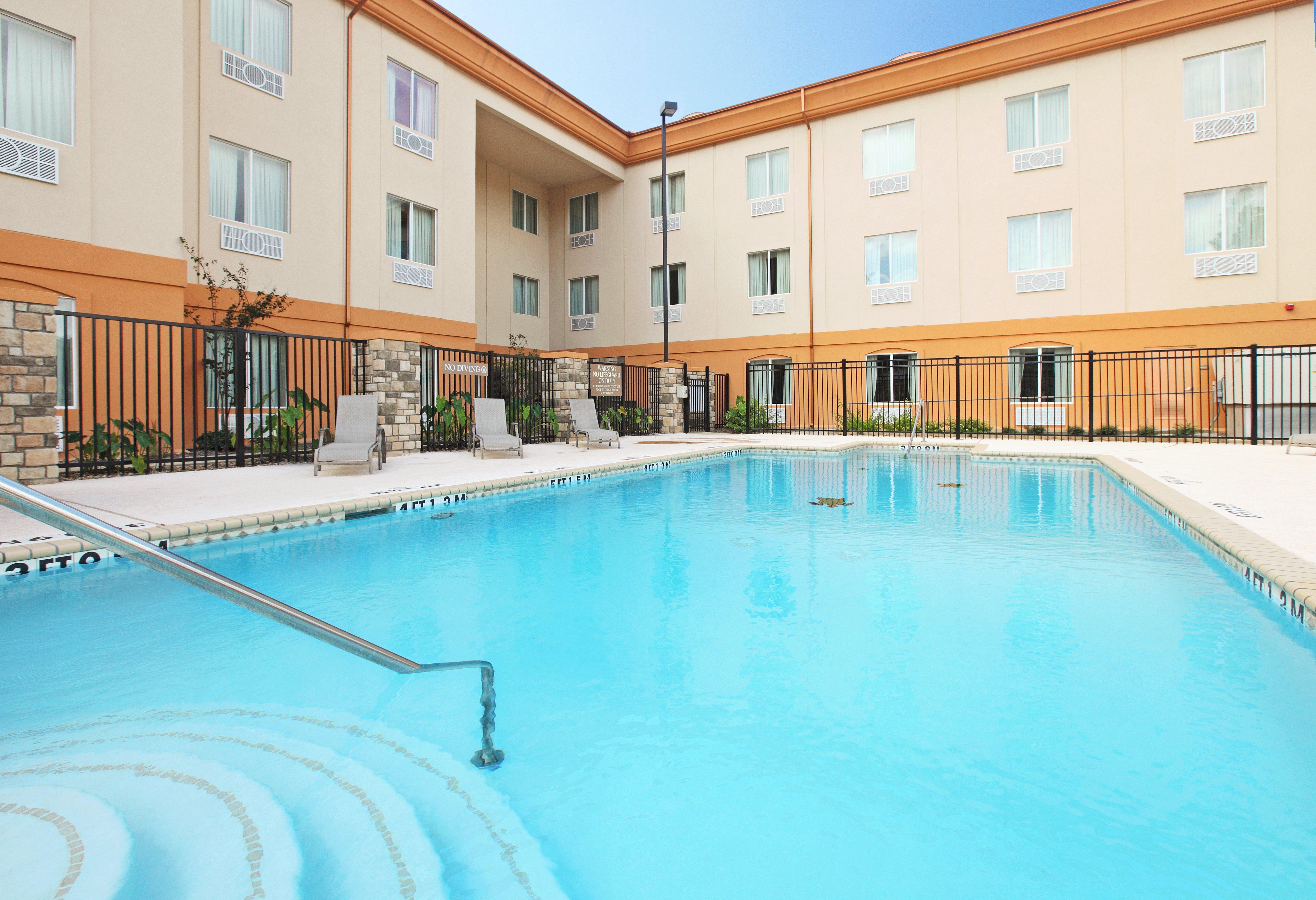 Holiday Inn Express Hotel & Suites Marshall By Ihg Exteriör bild