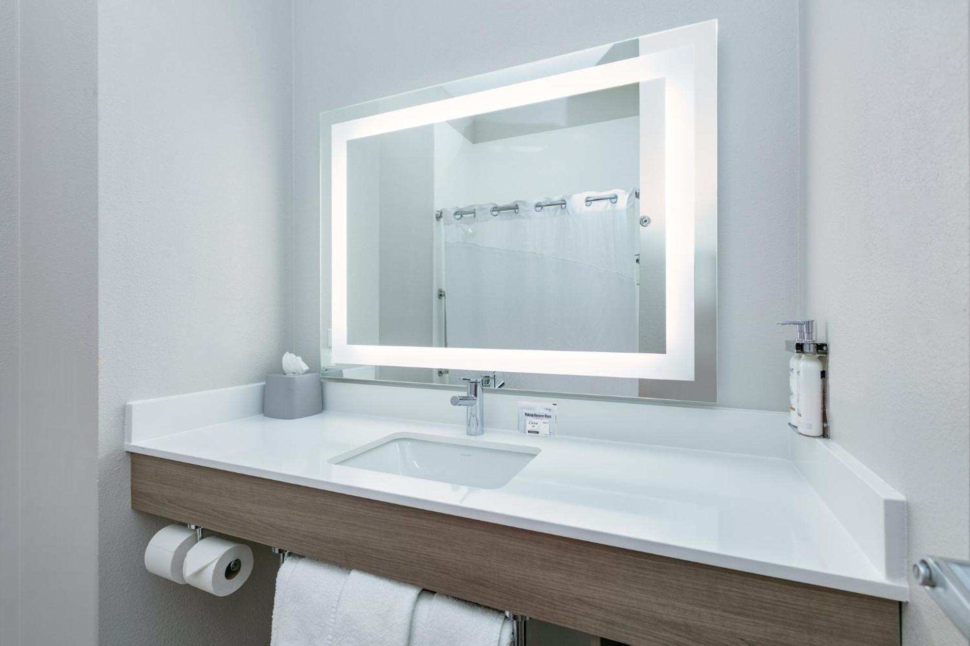 Holiday Inn Express Hotel & Suites Marshall By Ihg Exteriör bild