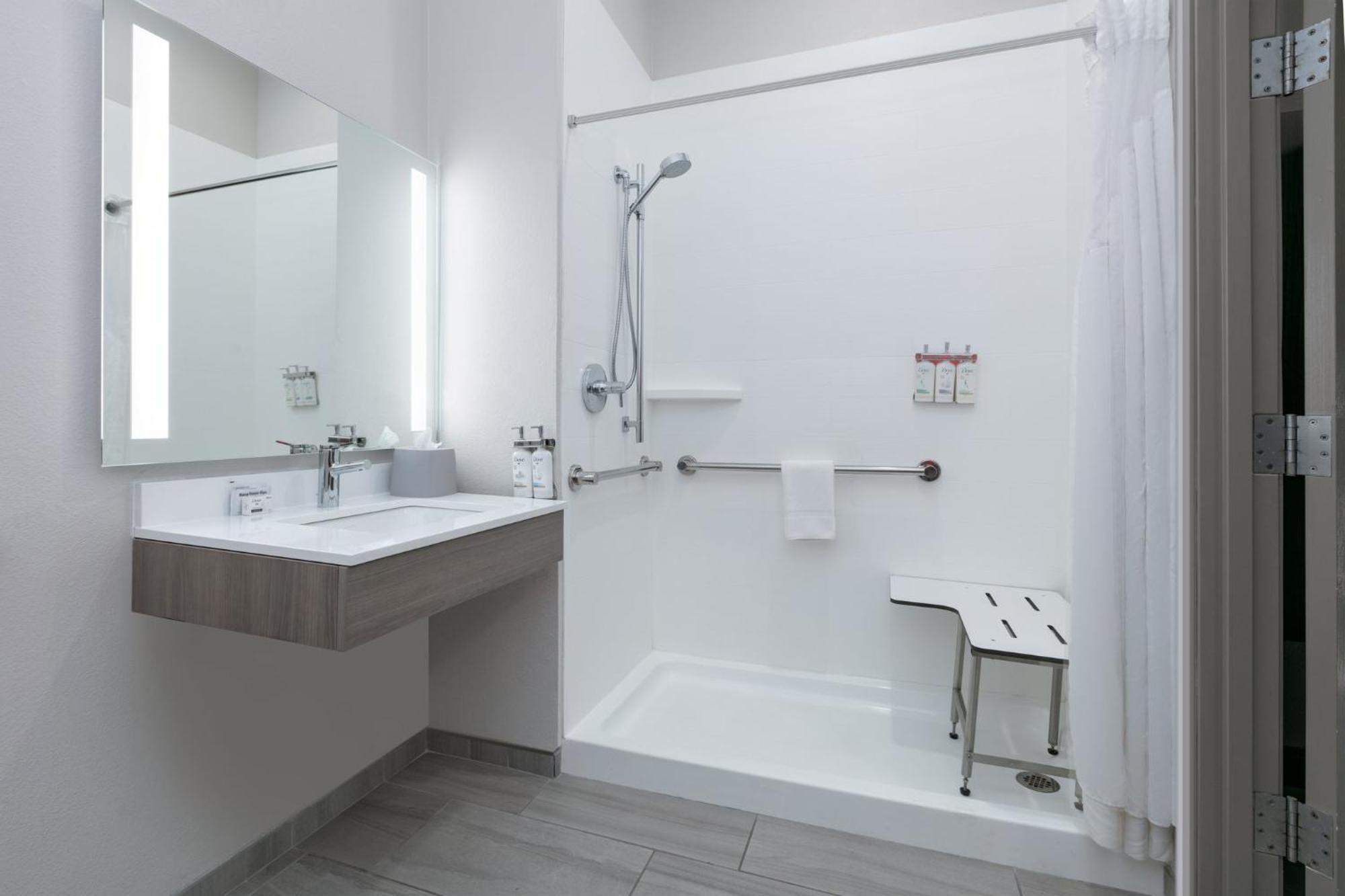 Holiday Inn Express Hotel & Suites Marshall By Ihg Exteriör bild