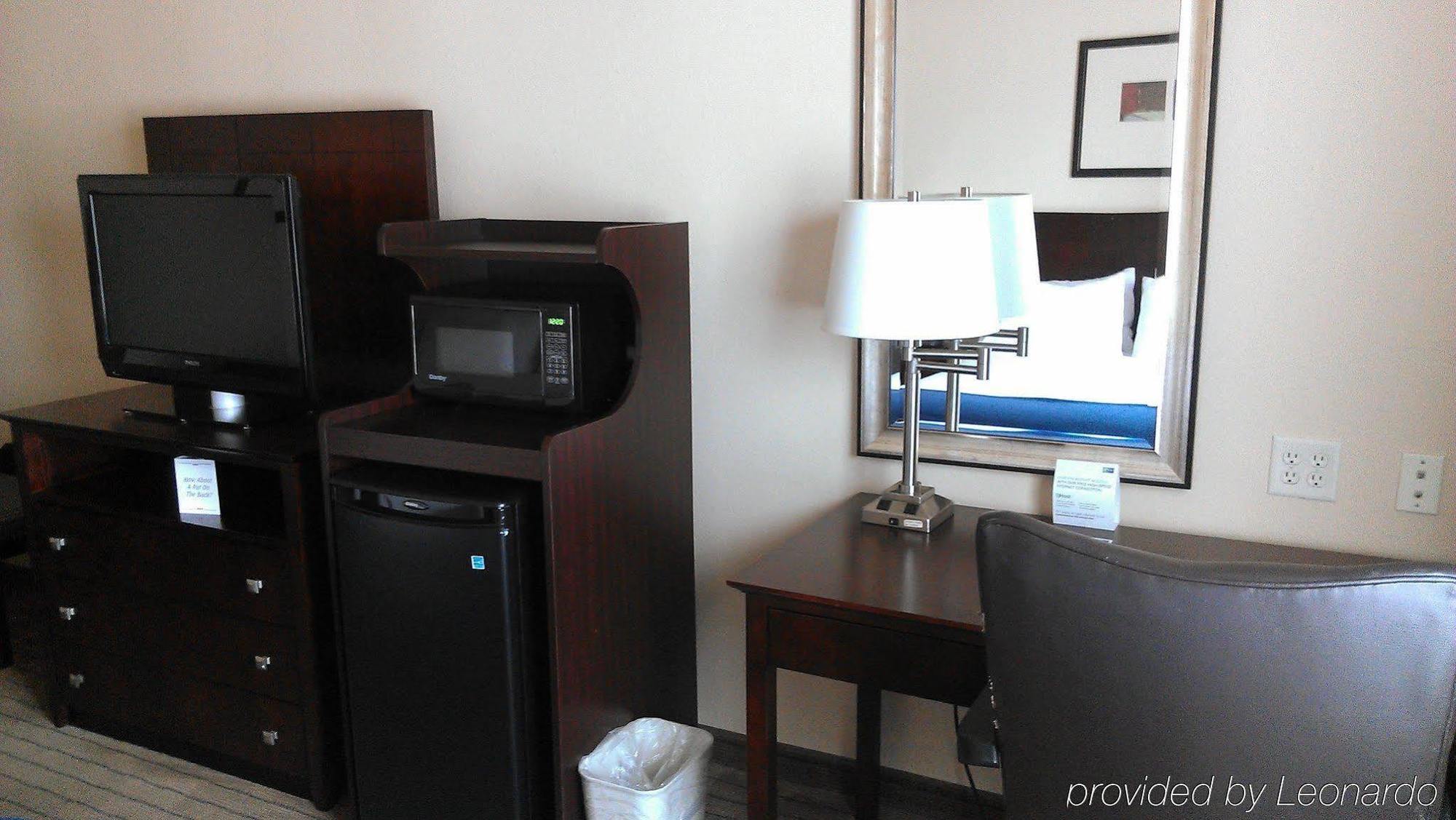 Holiday Inn Express Hotel & Suites Marshall By Ihg Exteriör bild